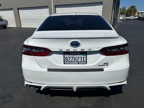 Used 2022 Toyota Camry SE FWD image 3
