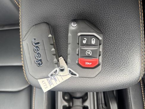 Certified 2024 Jeep Wrangler Sahara w/ Technology Group image 27