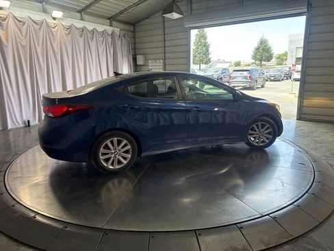 Used 2016 Hyundai Elantra SE w/ Option Group 02 FWD image 4