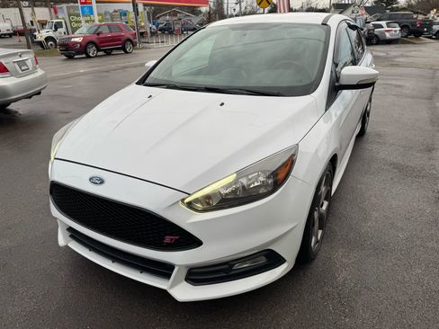 Used 2017 Ford Focus ST image 3