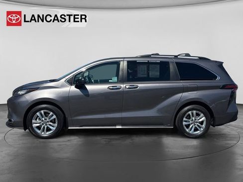 Certified 2022 Toyota Sienna XLE w/ XLE Plus Package FWD image 4