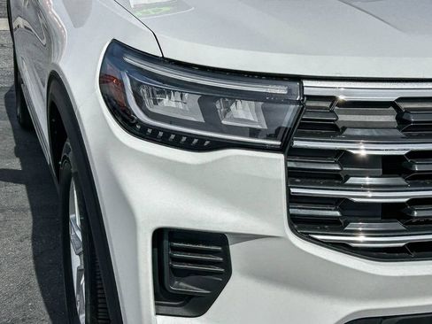 Used 2025 Ford Explorer Active RWD image 5