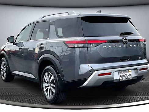 Used 2024 Nissan Pathfinder SL image 4