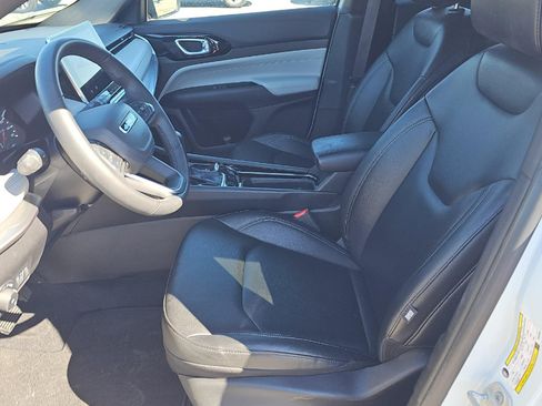 Used 2025 Jeep Compass Limited AWD/4WD image 7