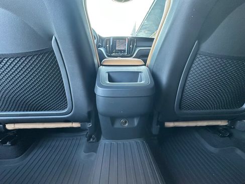 Used 2019 Volvo XC60 T5 Momentum w/ Multimedia Package FWD image 35