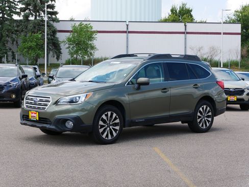 Used 2016 Subaru Outback 2.5i Limited AWD/4WD image 3
