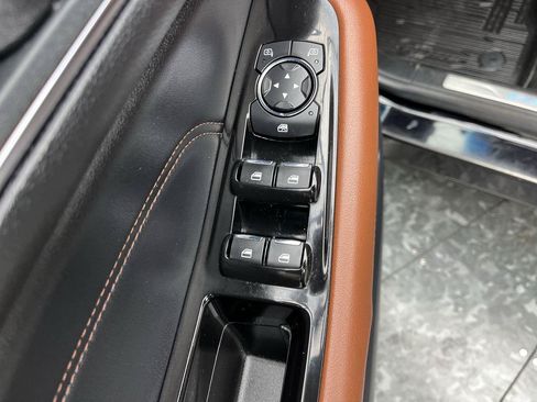 Used 2019 Ford Edge Titanium w/ Equipment Group 301A AWD/4WD image 10