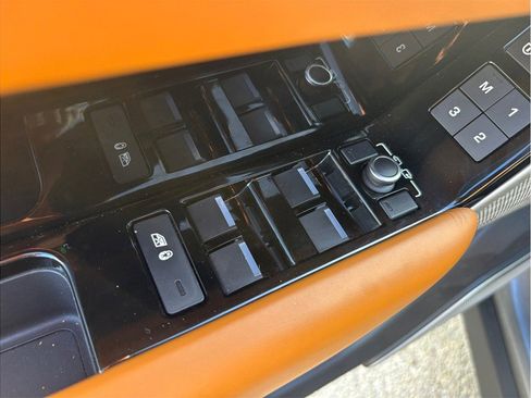 Used 2019 Land Rover Range Rover Velar R-Dynamic SE image 22