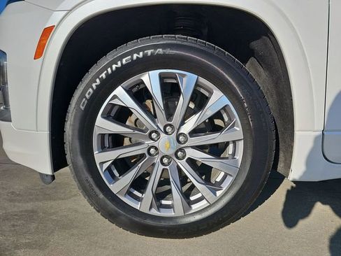 Used 2023 Chevrolet Traverse Premier image 34