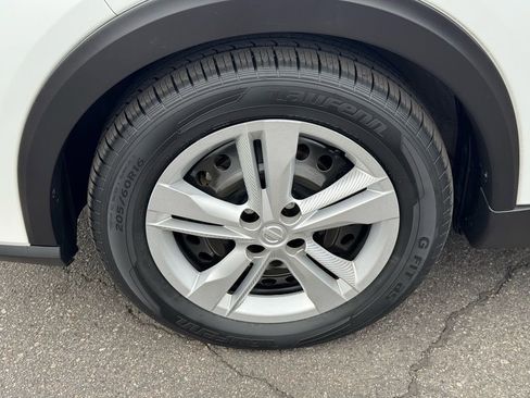 Used 2024 Nissan Kicks S FWD image 10
