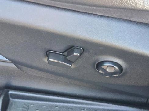 Certified 2022 Chrysler Pacifica Touring-L w/ Uconnect Theater Family Group image 24