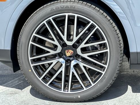 New 2026 Porsche Cayenne AWD/4WD image 25