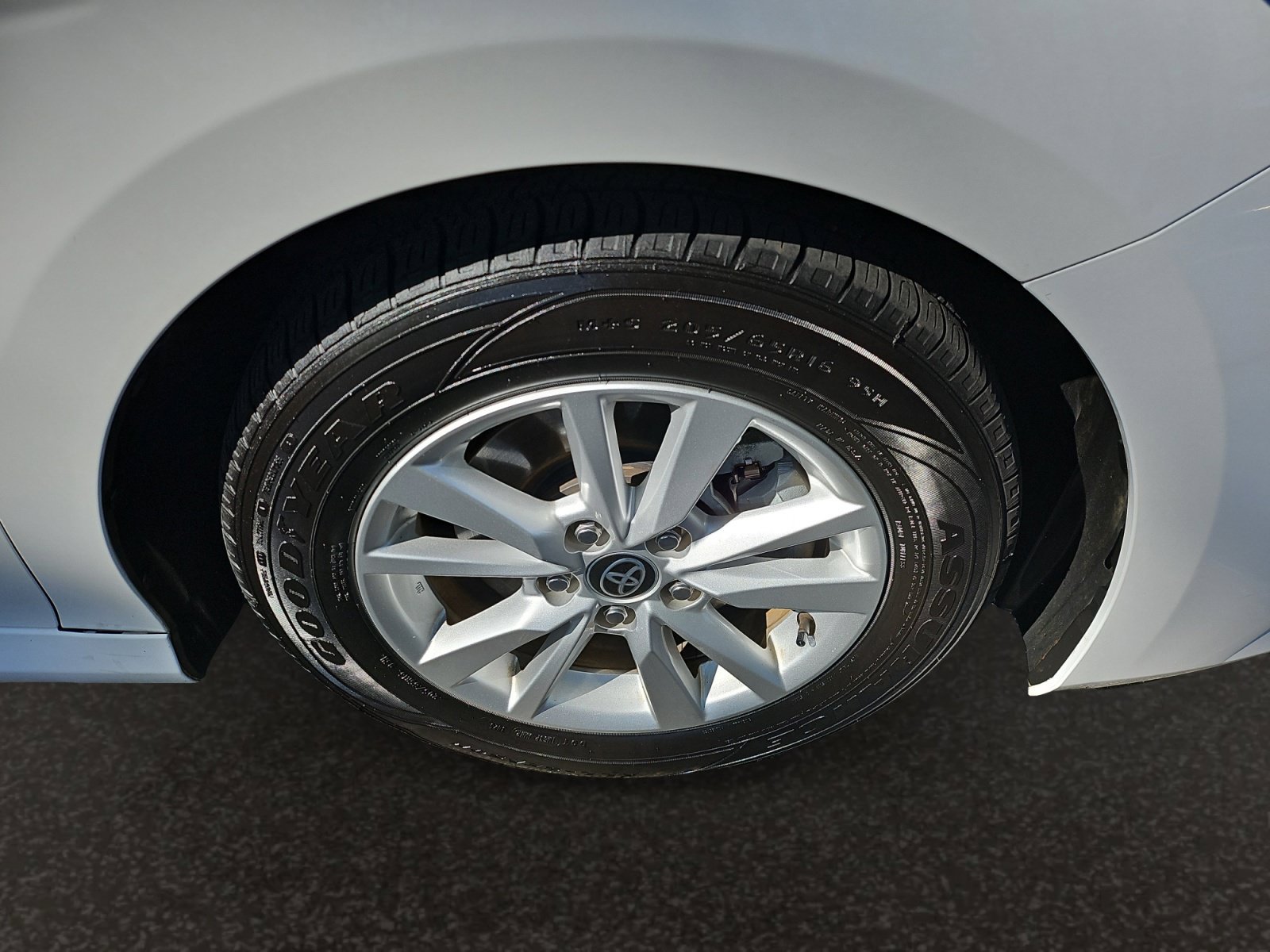Used 2025 Toyota Camry LE FWD image 41