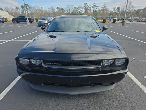Used 2012 Dodge Challenger SXT image 12