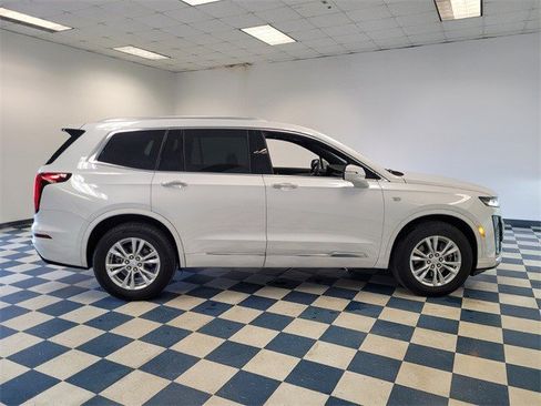 Certified 2024 Cadillac XT6 Luxury image 6