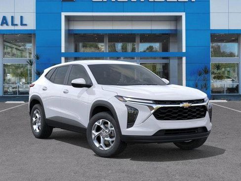 Used 2026 Chevrolet Trax LS w/ LS Convenience Package FWD image 7