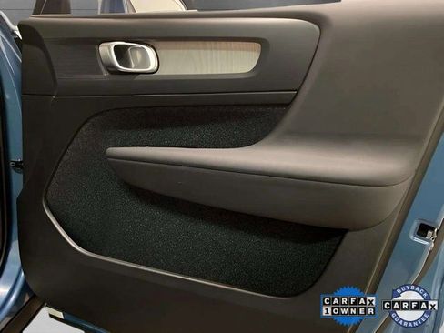 Used 2025 Volvo XC40 B5 Core image 81