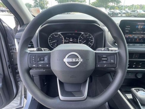 Used 2025 Nissan Rogue S image 15