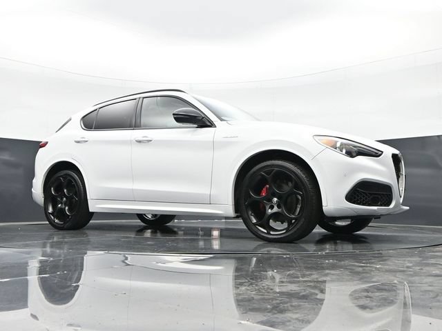 Used 2022 Alfa Romeo Stelvio Veloce AWD/4WD image 47