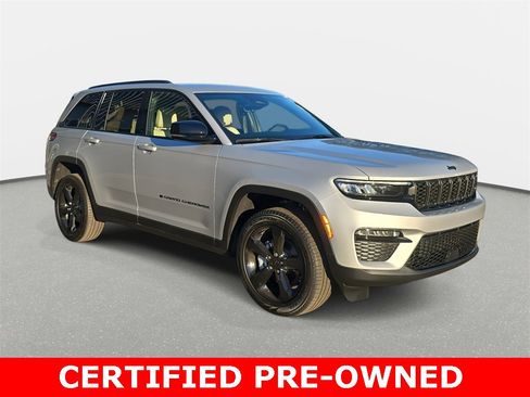 Used 2025 Jeep Grand Cherokee Limited w/ Black Appearance Package image 3