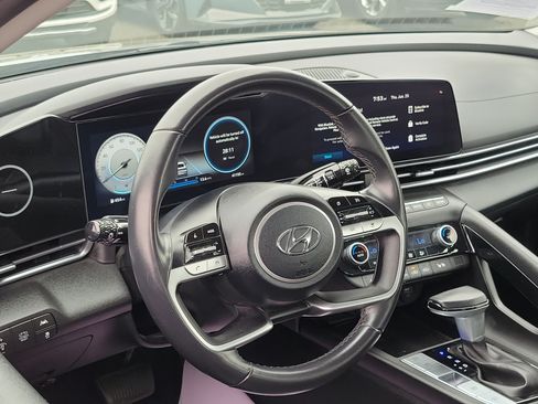 Certified 2023 Hyundai Elantra Limited FWD image 9