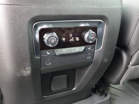 New 2026 Chevrolet Suburban High Country image 23