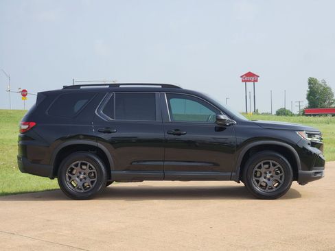 Used 2023 Honda Pilot TrailSport image 7