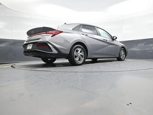 Certified 2025 Hyundai Elantra SE image 29