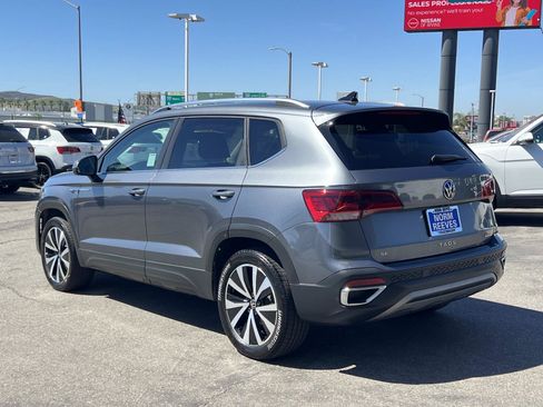 Used 2023 Volkswagen Taos SE w/ Panoramic Sunroof Package AWD/4WD image 3
