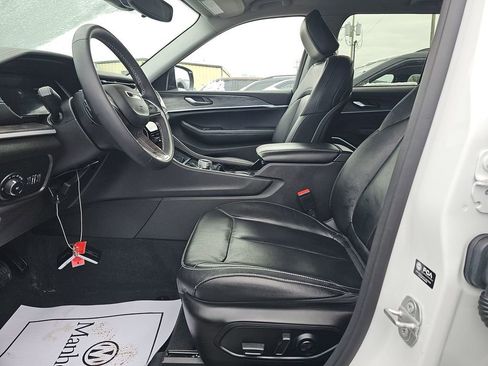 Used 2023 Jeep Grand Cherokee Limited w/ Black Appearance Package image 8