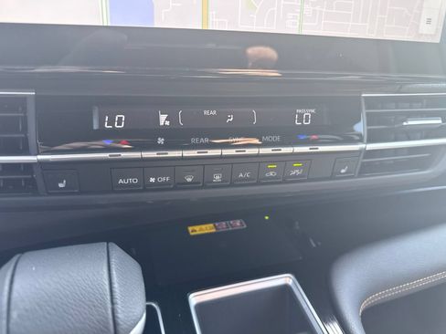Used 2025 Toyota Sienna XLE Woodland Edition AWD/4WD image 17