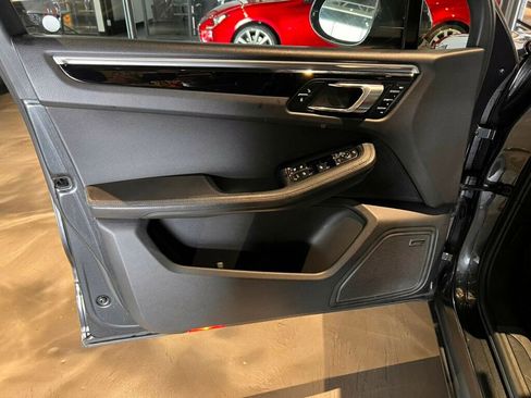 Used 2018 Porsche Macan image 14