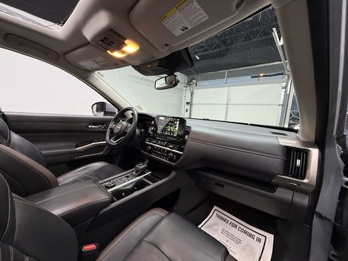 Used 2022 Nissan Pathfinder Platinum image 25