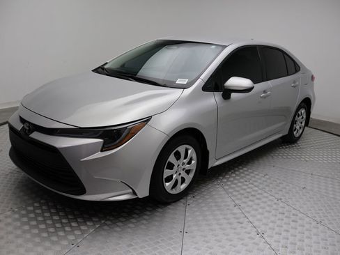 Certified 2025 Toyota Corolla LE image 1