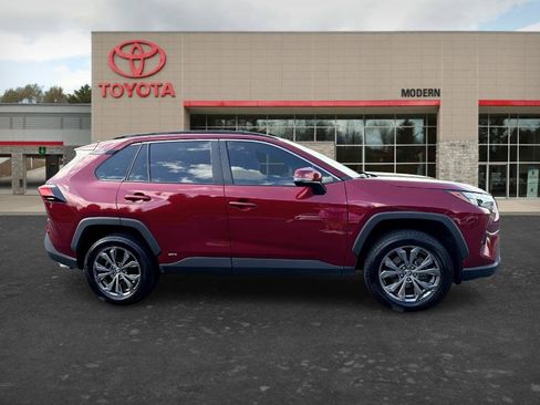 Certified 2022 Toyota RAV4 XLE Premium AWD/4WD image 4