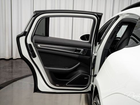 Used 2023 Porsche Panamera RWD image 40