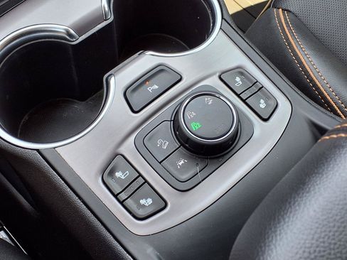 Used 2024 GMC Terrain AT4 w/ Infotainment Package II AWD/4WD image 21