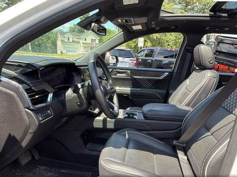 Used 2024 GMC Acadia Denali AWD/4WD image 11