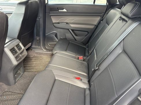 Used 2023 Volkswagen Atlas Cross Sport SE w/ Panoramic Sunroof Package image 28