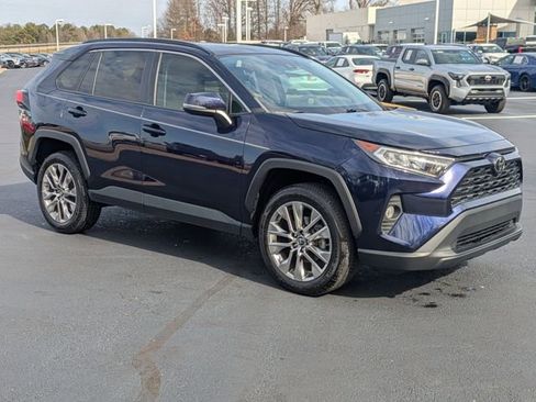 Used 2019 Toyota RAV4 XLE Premium image 2