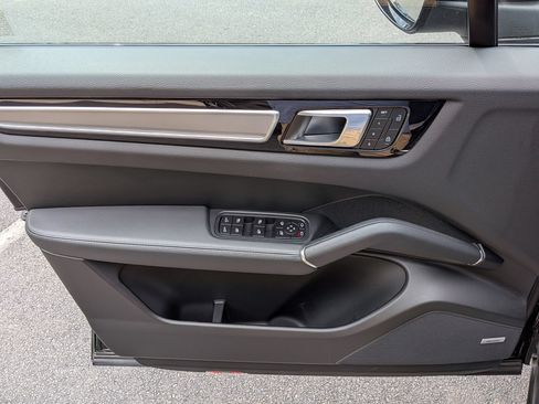 Certified 2022 Porsche Cayenne Platinum Edition AWD/4WD image 22