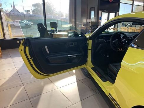 Used 2021 Ford Mustang Shelby GT500 w/ Technology Package RWD image 14