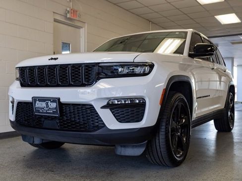 Certified 2023 Jeep Grand Cherokee Limited w/ Black Appearance Package image 21