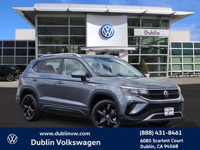 Certified 2023 Volkswagen Taos SE w/ Panoramic Sunroof Package