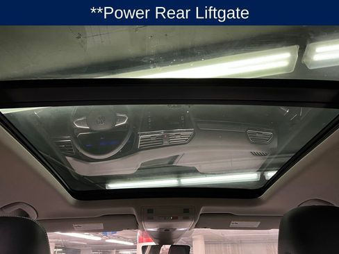 Used 2023 Volkswagen Tiguan SE w/ Panoramic Sunroof Package image 10