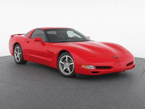Used 2004 Chevrolet Corvette Coupe w/ Preferred Equipment Group RWD image 2