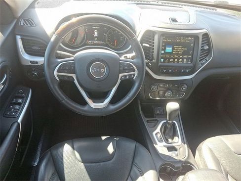 Used 2017 Jeep Cherokee Overland w/ Technology Group image 11