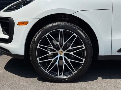 Certified 2026 Porsche Macan AWD/4WD image 11