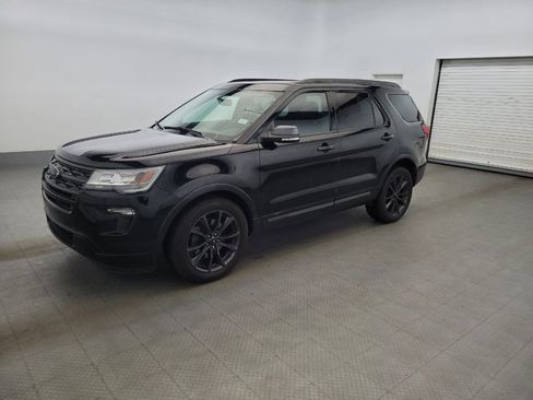 Used 2018 Ford Explorer XLT w/ Equipment Group 202A AWD/4WD image 2