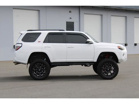 Used 2018 Toyota 4Runner SR5 image 4